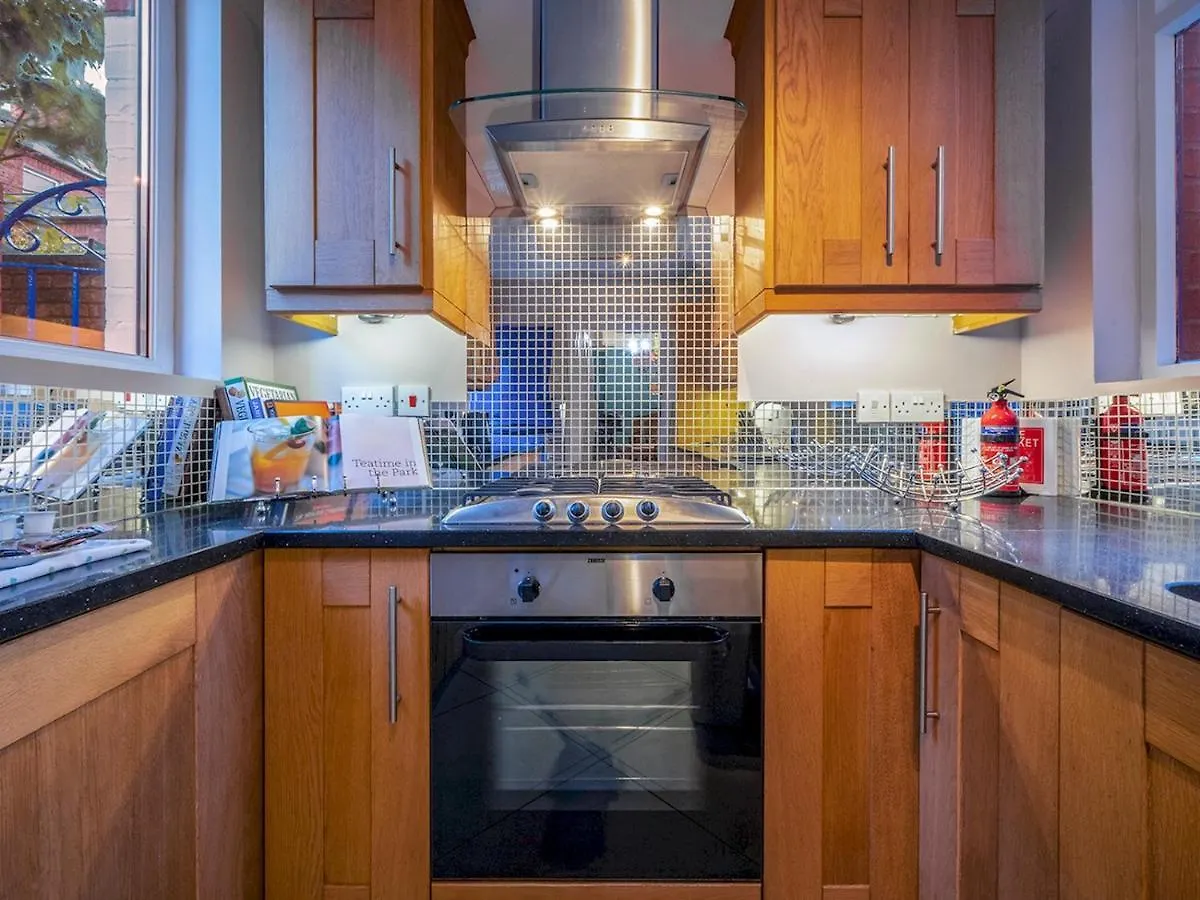 Holiday home Pass The Keys Colourful, Quirky Artist-Owned 3 Bed Next To Cafes Villa Belfast