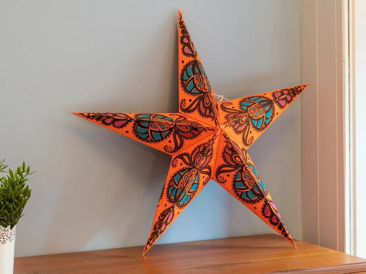 Pass The Keys Colourful, Quirky Artist-Owned 3 Bed Next To Cafes Villa Belfast Holiday home