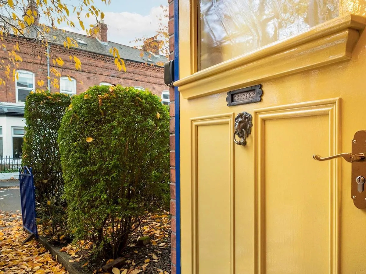 Holiday home Pass The Keys Colourful, Quirky Artist-Owned 3 Bed Next To Cafes Villa Belfast