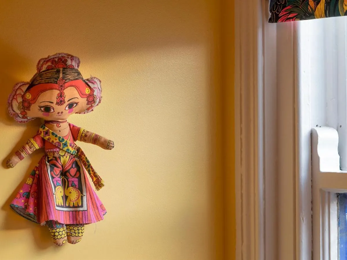 Pass The Keys Colourful, Quirky Artist-Owned 3 Bed Next To Cafes Villa Belfast