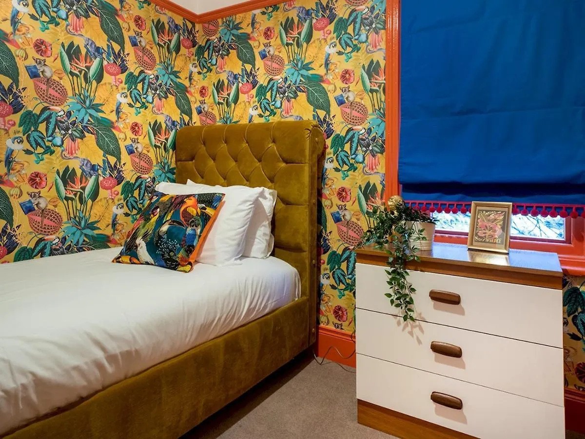 Pass The Keys Colourful, Quirky Artist-Owned 3 Bed Next To Cafes Villa Belfast United Kingdom