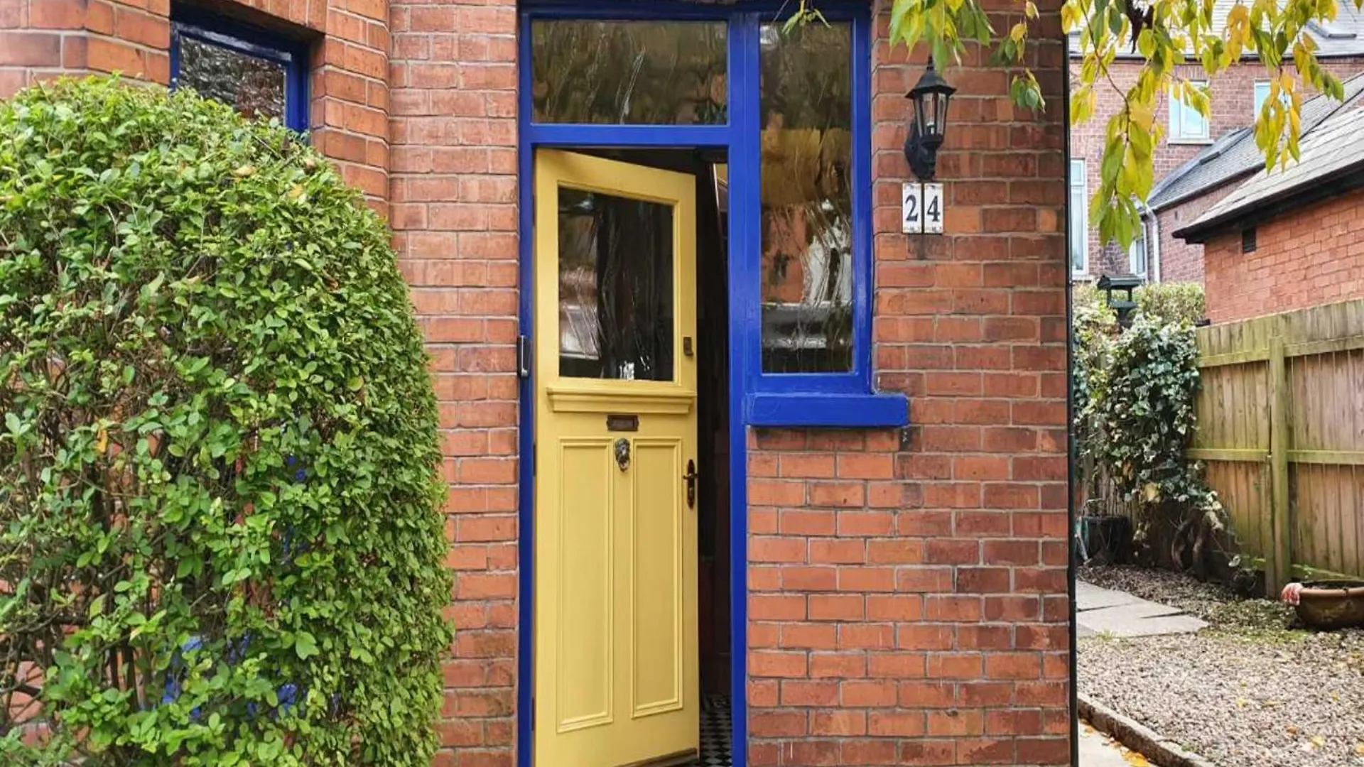 Holiday home Pass The Keys Colourful, Quirky Artist-Owned 3 Bed Next To Cafes Villa Belfast